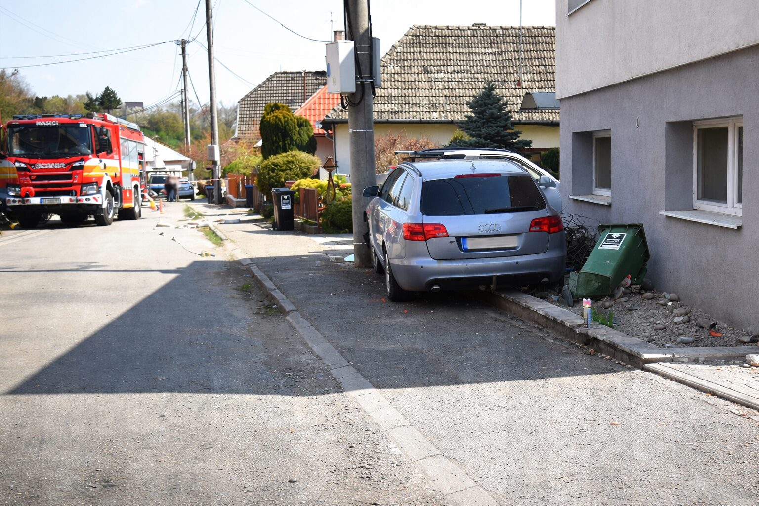 Opitý vodič v okrese Trenčín „zaparkoval“ až do plynovej prípojky