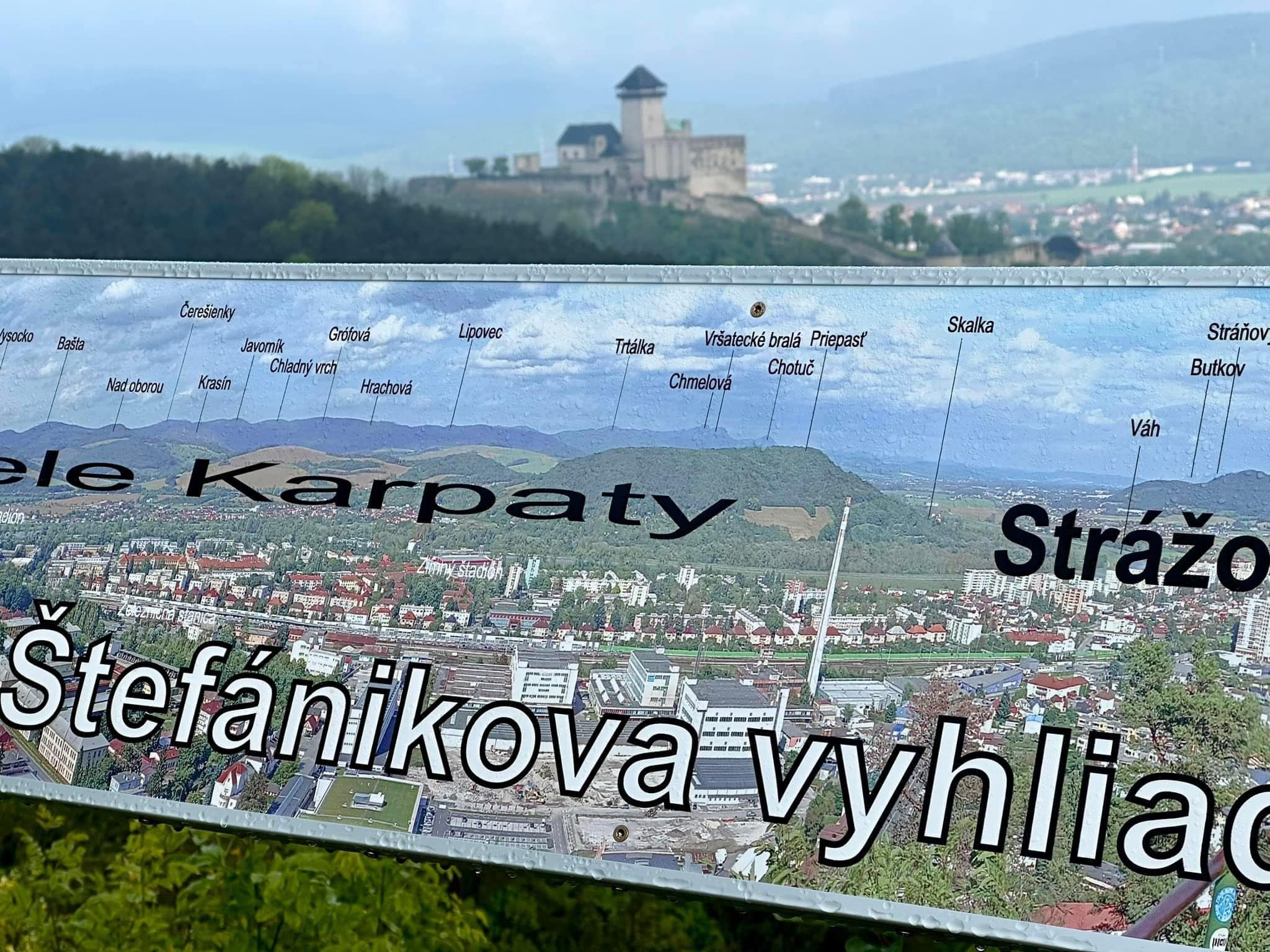 Na Štefánikovej vyhliadke novinka: Pribudla panoramatická tabuľa pre turistov