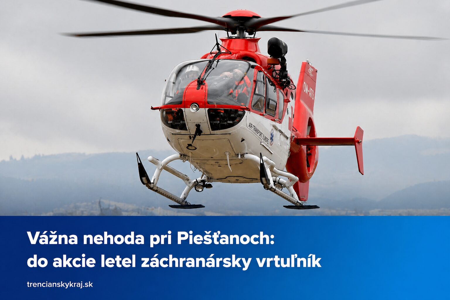 Záchranársky vrtuľník z Trenčína zasahoval pri hromadnej nehode