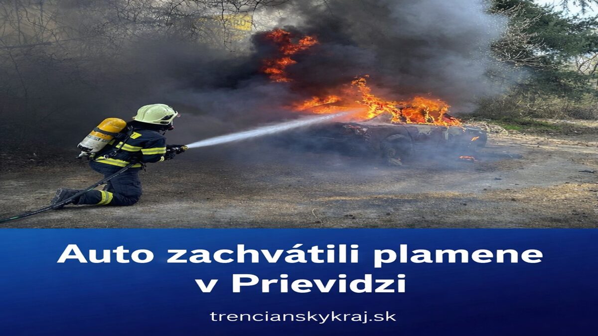 Auto v Prievidzi pohltili plamene. Na Ciglianskej ceste zasahovali hasiči