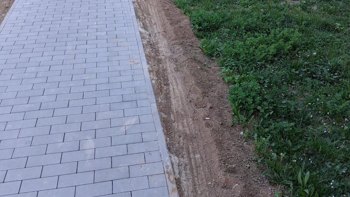 Po chodníku majú chodiť chodci, nie autá