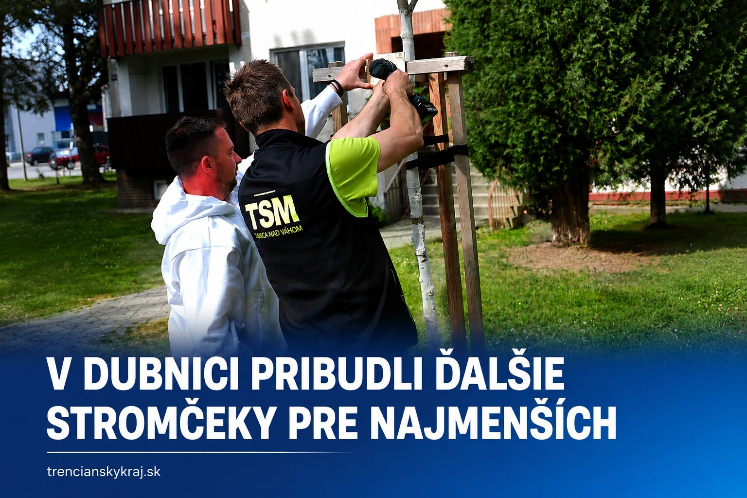 Dubnica opäť zelenie: nové stromčeky nesú mená najmladších obyvateľov mesta