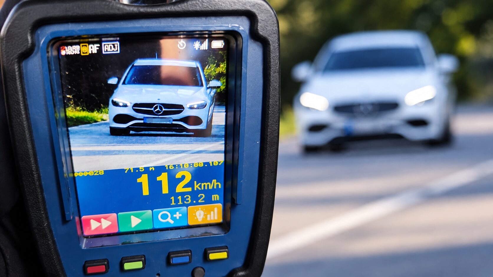 V obci Kľačno namerali vodičovi 112 km/h. Dostal pokutu 500 eur