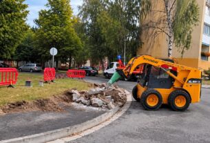 Prievidza pokračuje v odstraňovaní bariér na chodníkoch. Úpravy sa týkajú viacerých ulíc