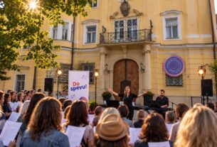 V Trenčíne si spolu zaspieva viac ako stovka ľudí. Podujatie Do spevu! ponúkne koncert bez stresu a príprav