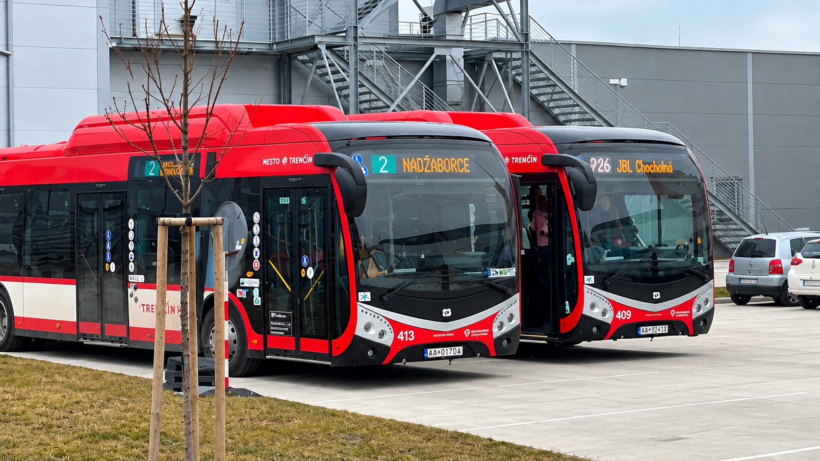MHD v Trenčíne bude od pondelka o polovicu lacnejšia. Je to však riešenie drahých pohonných hmôt?